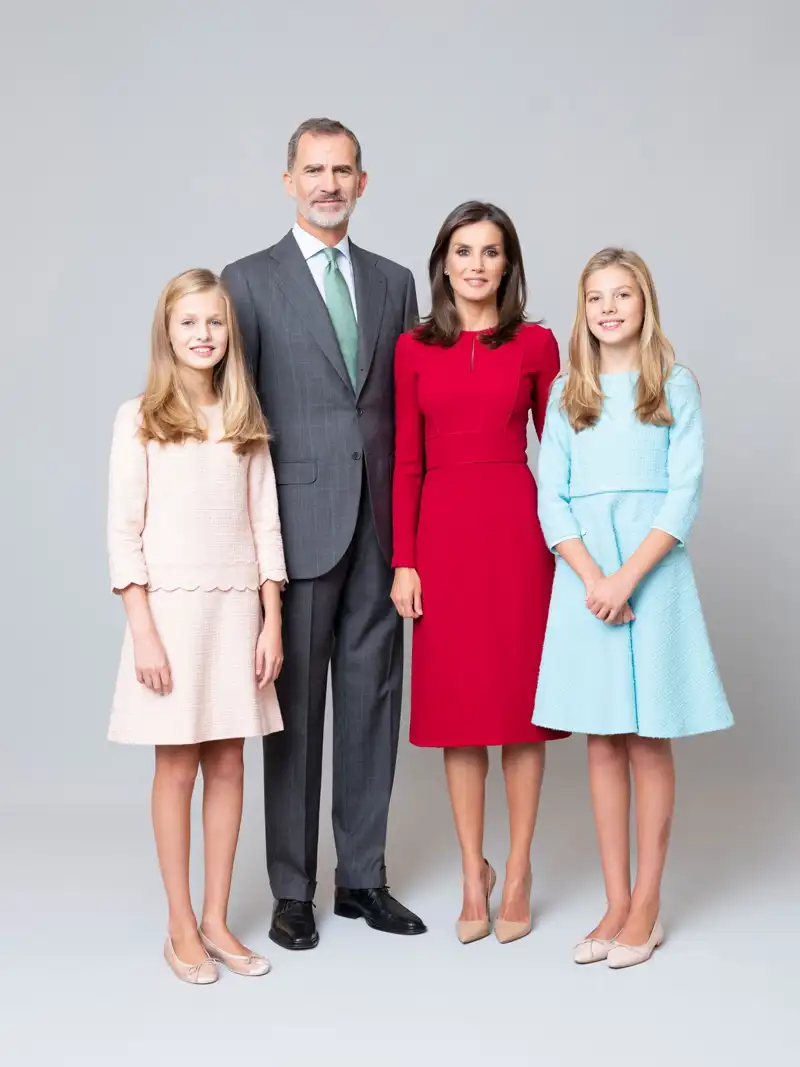 Los Reyes Felipe y Letizia junto a sus hijas 