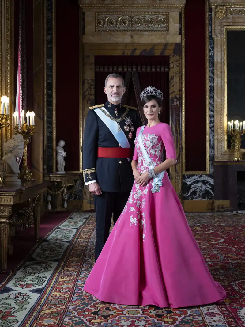 Retrato oficial de los Reyes Felipe y Letizia