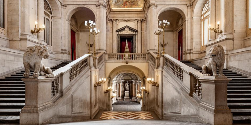 Escalera principal del Palacio Real