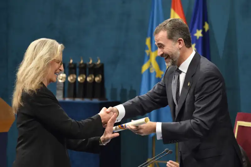 Felipe VI y Annie Leibovitz en los Premios Princesa de Asturias