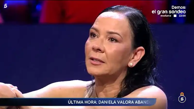 La madre de Daniela se rompe en el plató