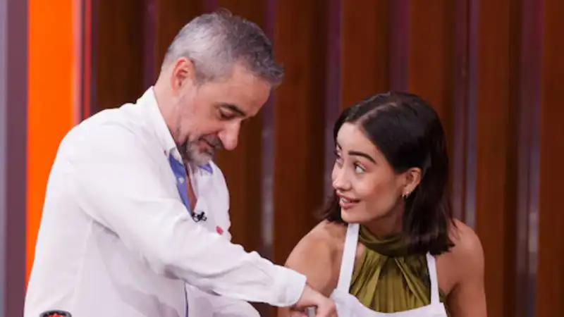 Marina Rivers con su padre en Masterchef Celebrity.