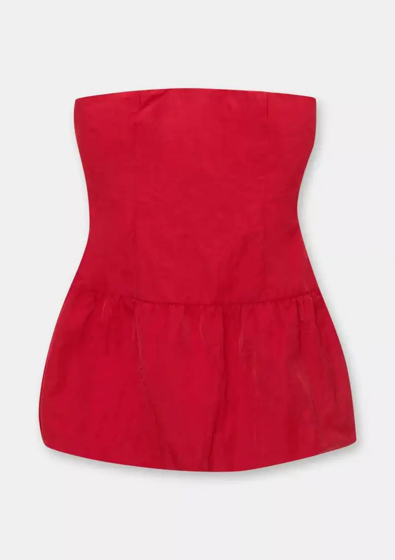 Vestido corto globo rojo de Pull & Bear 29,99 euros 