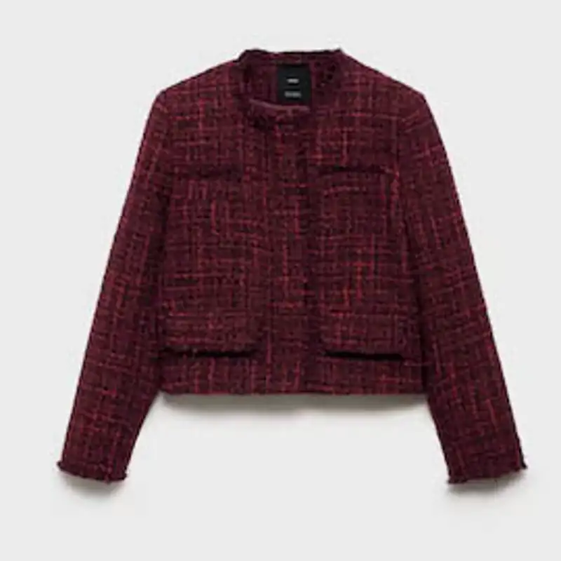 Chaqueta tweed terminaciones deshilachadas de Mango 49,99 euros 