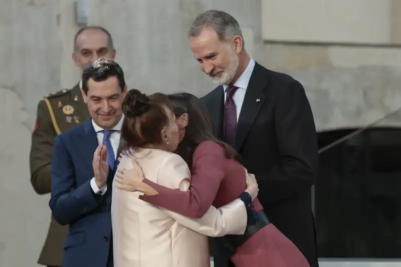 El emotivo abrazo de Gemma Cuervo y la Reina Letizia en Sevilla.