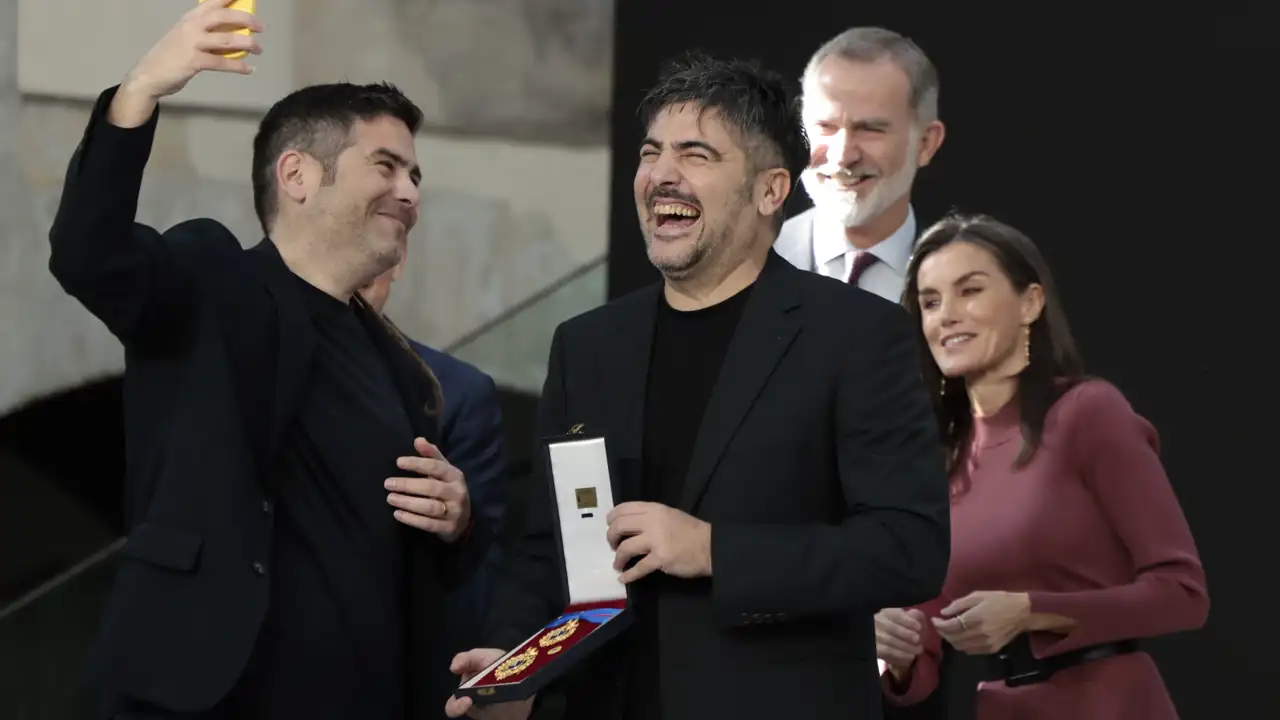 Estopa cuenta los entresijos de su espontáneo selfie con los Reyes Felipe y Letizia