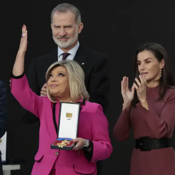 Terelu Campos recoge la Medalla de Oro al Mérito de su madre