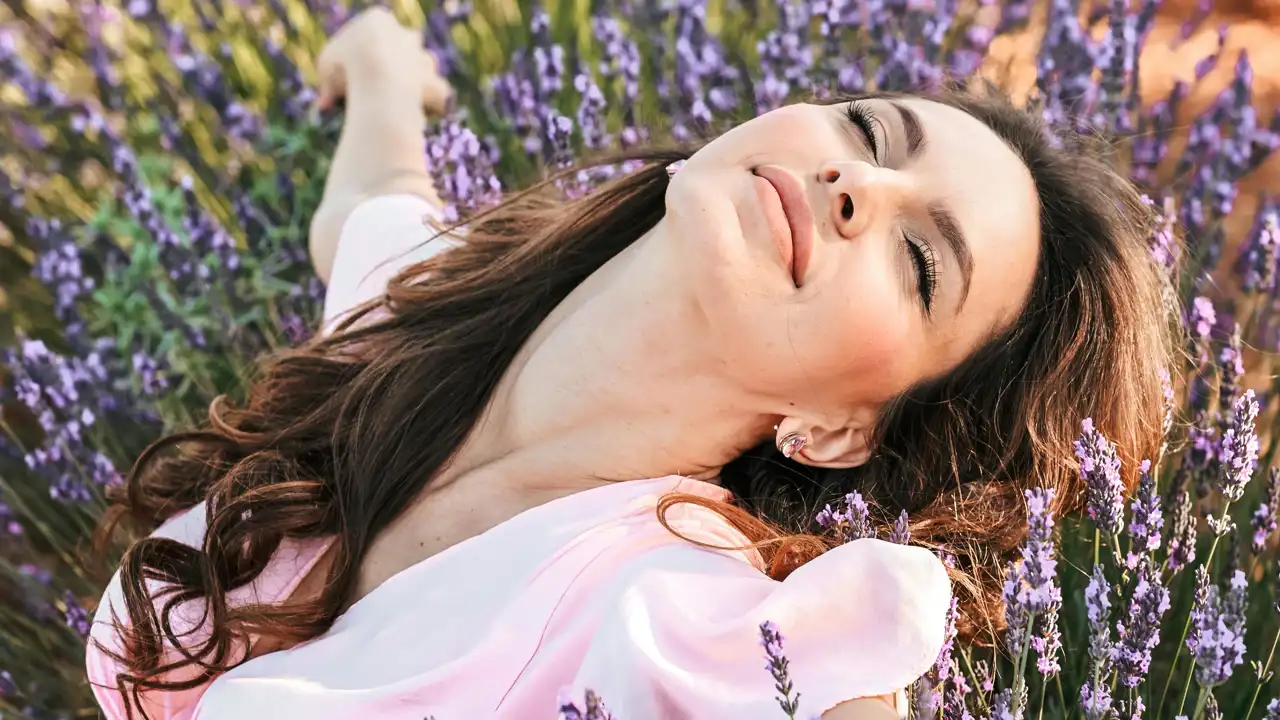 3 perfumes irresistibles con olor a lavanda con los que te pararán por la calle para preguntarte qué llevas 