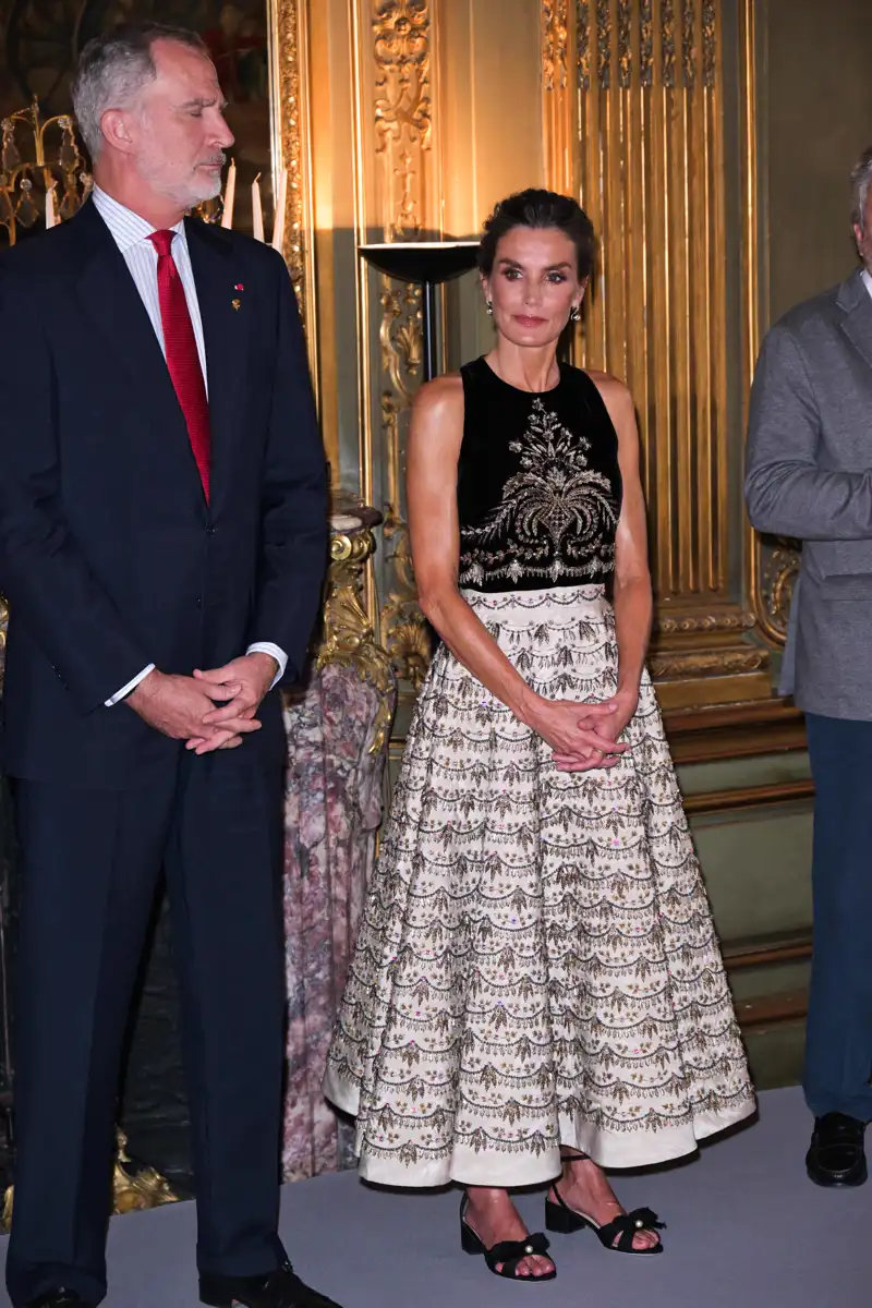 La Reina Letizia se enfunda en un total look de Dior para una recepción del Equipo Olímpico español en París en 2024 