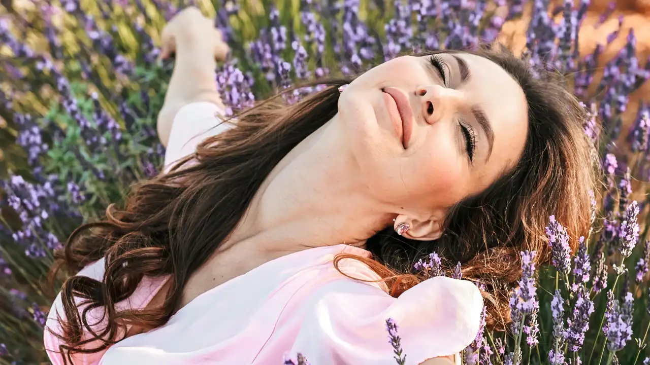 3 perfumes irresistibles con olor a lavanda con los que te pararán por la calle para preguntarte qué llevas 