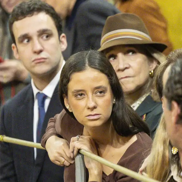 La Infanta Elena y sus dos hijos, Froilán y Victoria 