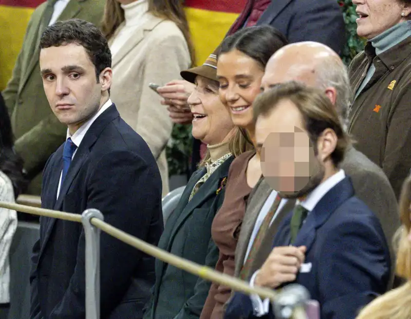 La Infanta Elena y sus hijos en el palacio de Vistalegre