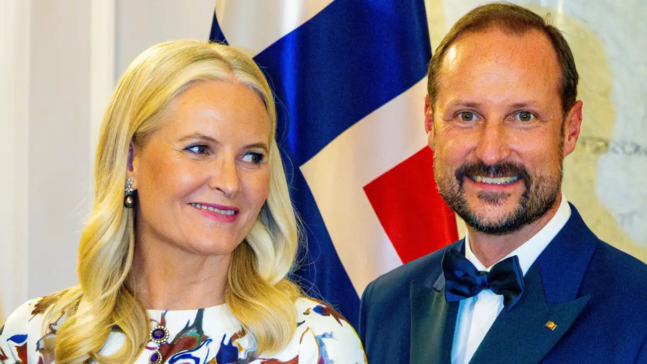 Haakon y Mette-Marit, un matrimonio a prueba de bombas: del pasado salvaje de la futura Reina de Noruega a su separación secreta