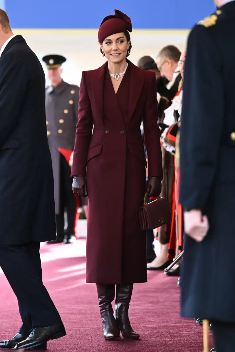 'Chanelazo', tocado y burgundy: las 3 claves del último look lleno de tendencias de Kate Middleton