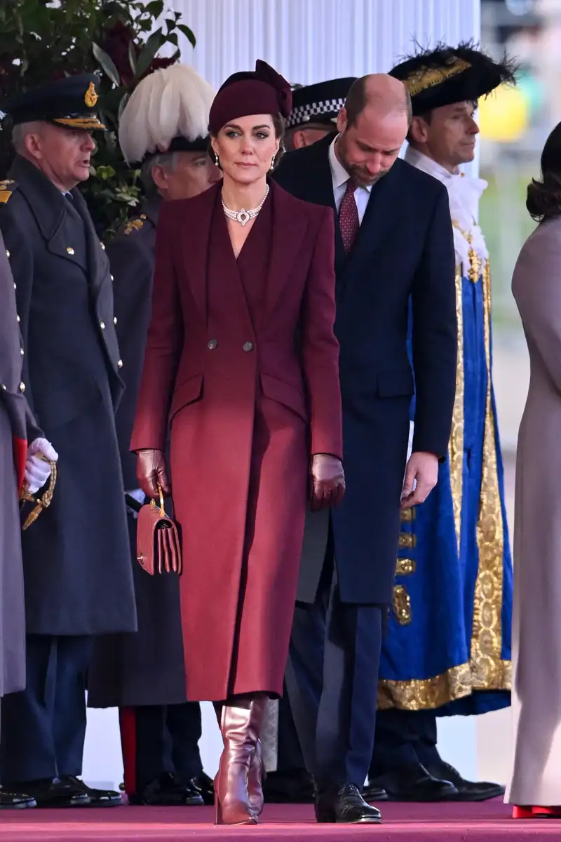 El increíble estilismo 'burgundy' que ha estrenado Kate Middleton durante la visita de Estado al Reino Unido del Emir de Qatar