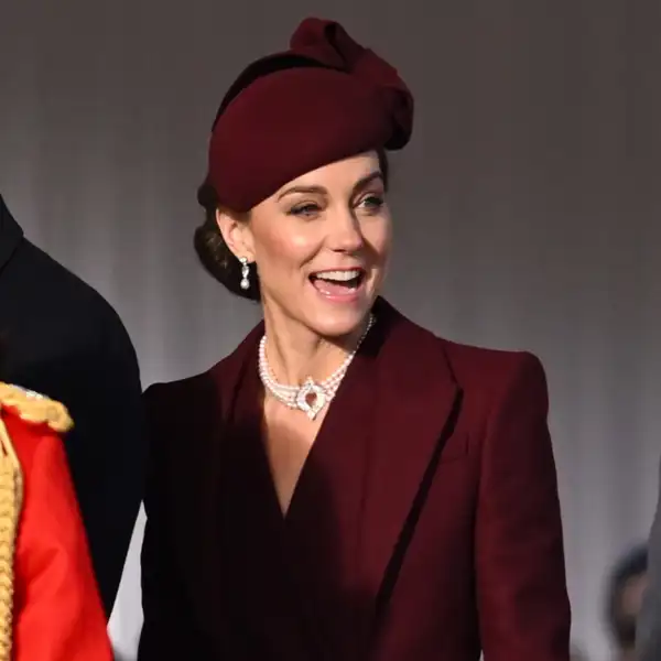 Kate Middleton, en la ceremonia de bienvenida del emir de Qatar. 