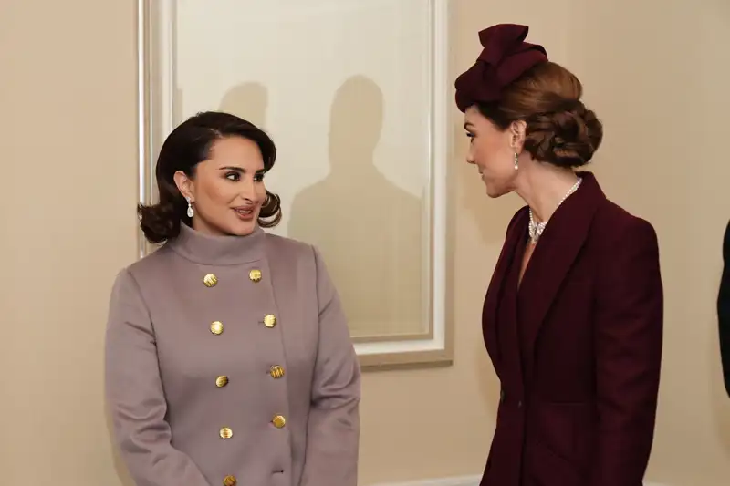 Kate Middleton habla con la Jequesa de Qatar