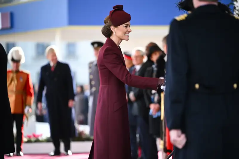 Kate Middleton reaparece en la bienvenida al Emir de Qatar en Londres