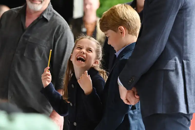 La princesa Charlotte en actitud divertida durante un acto