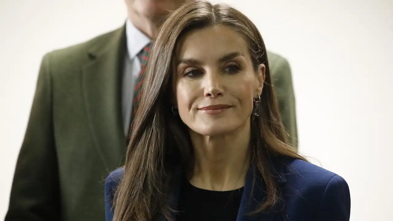 La Reina Letizia arrasa con la combinación prohibida y le saca partido como nadie