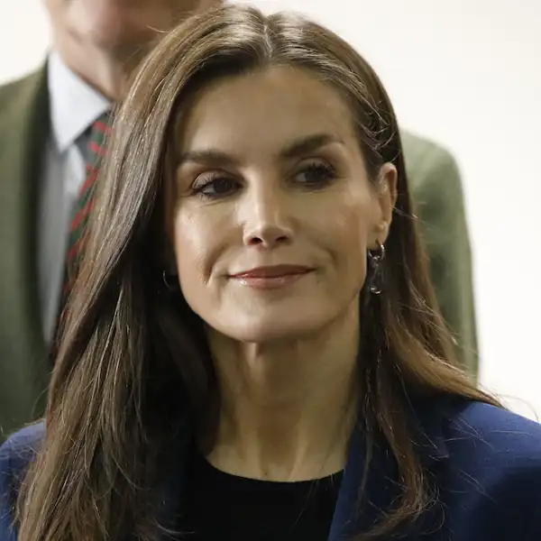 La Reina Letizia arrasa con la combinación prohibida y le saca partido como nadie