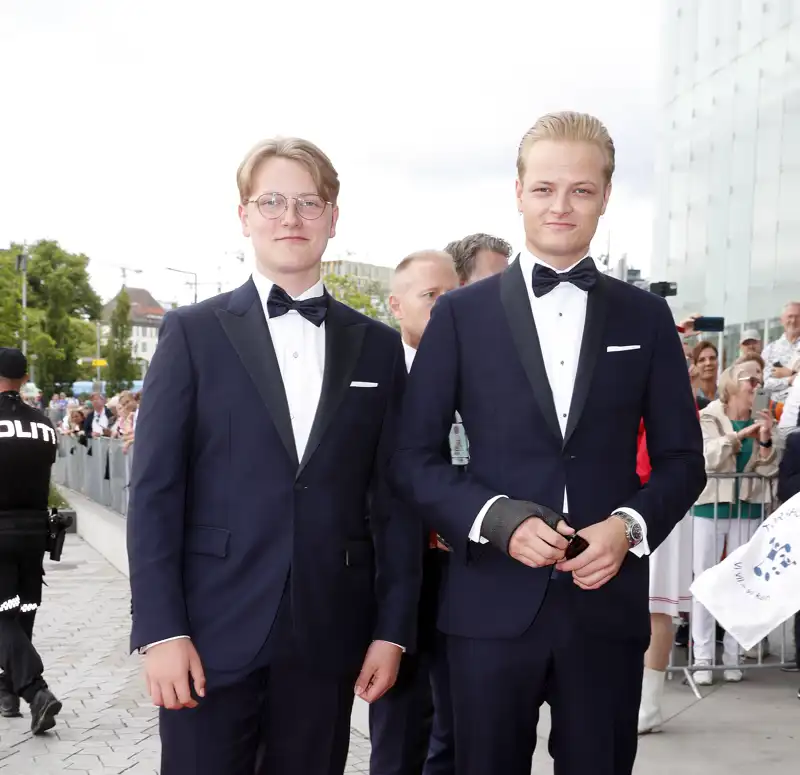 Marius Borg junto a su hermano, el Príncipe Sverre Magnus en un acto en 2016