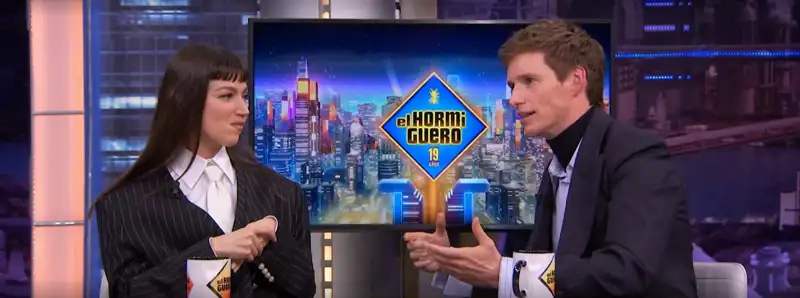 Úrsula Corberó y Eddie Redmayne en 'El hormiguero'