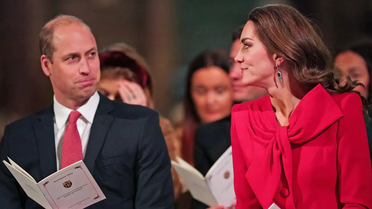 El Príncipe Guillermo y Kate Middleton abren las puertas de palacio y muestran su gran árbol de Navidad