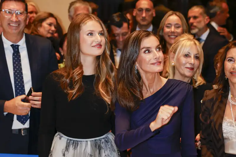 La Princesa Leonor y la Reina Letizia en el concierto de los Premios Princesa de Asturias