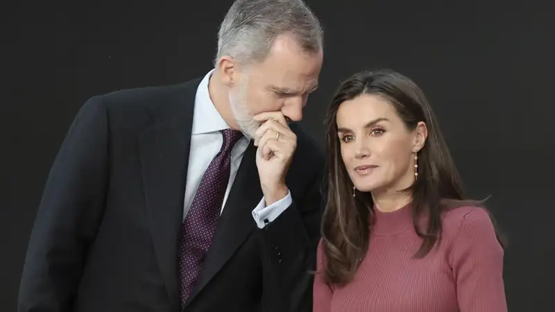 Los Reyes Felipe y Letizia durante un acto