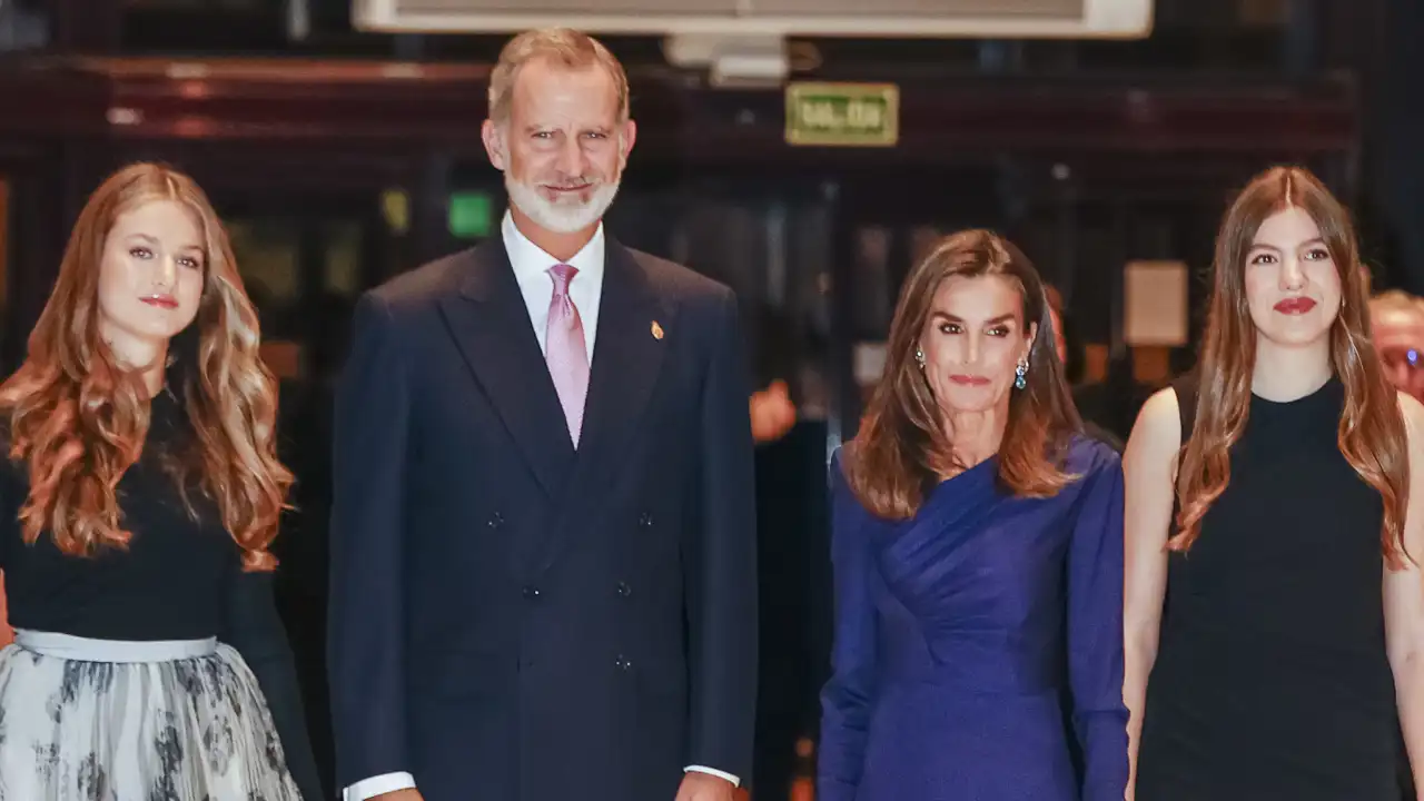 Los Reyes Felipe y Letizia junto a sus hijas, la Princesa Leonor y la Infanta Sofía