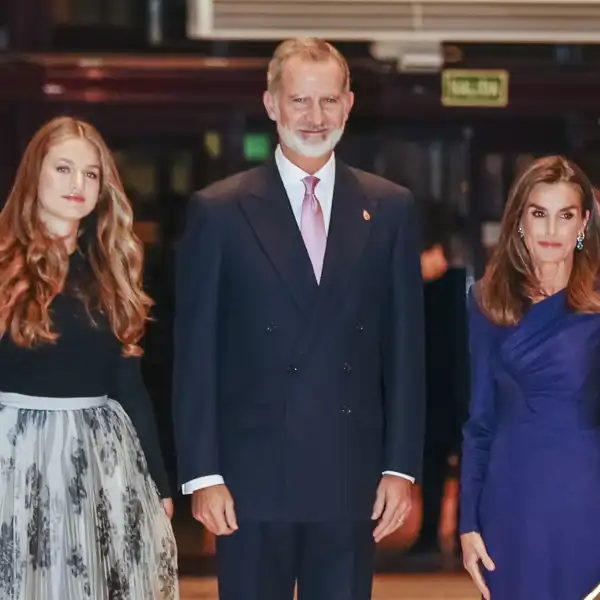 Los Reyes Felipe y Letizia junto a sus hijas, la Princesa Leonor y la Infanta Sofía