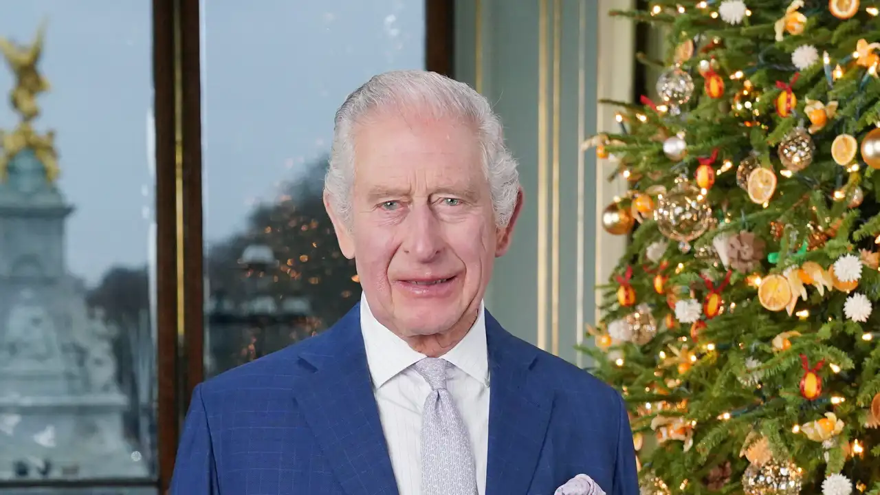 El regalo favorito de Carlos III y otras manías de los Windsor en las fechas navideñas al descubierto tras las declaraciones de un exmayordomo 