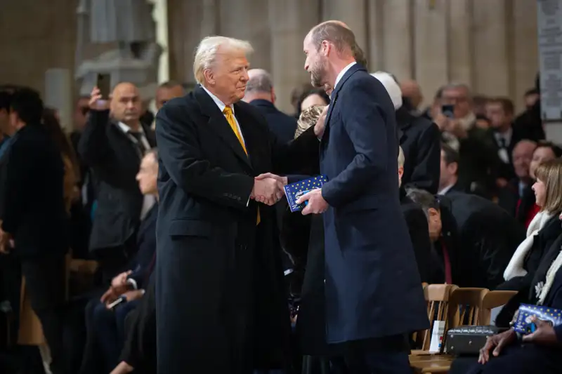 Donald Trump saluda al príncipe Guillermo en Notre Dame