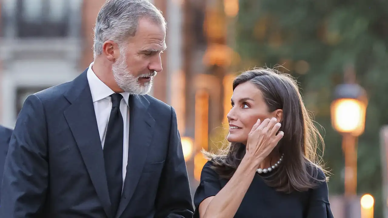 Una experta en realeza analiza la ausencia de los Reyes Felipe y Letizia en la reapertura de Notre Dame 