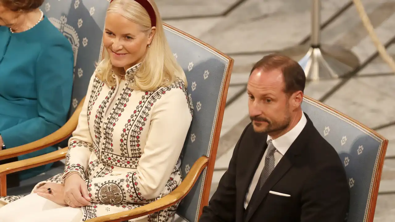 Haakon y Mette-Marit de Noruega dan la cara tras la fuga de Marius Borg Høiby