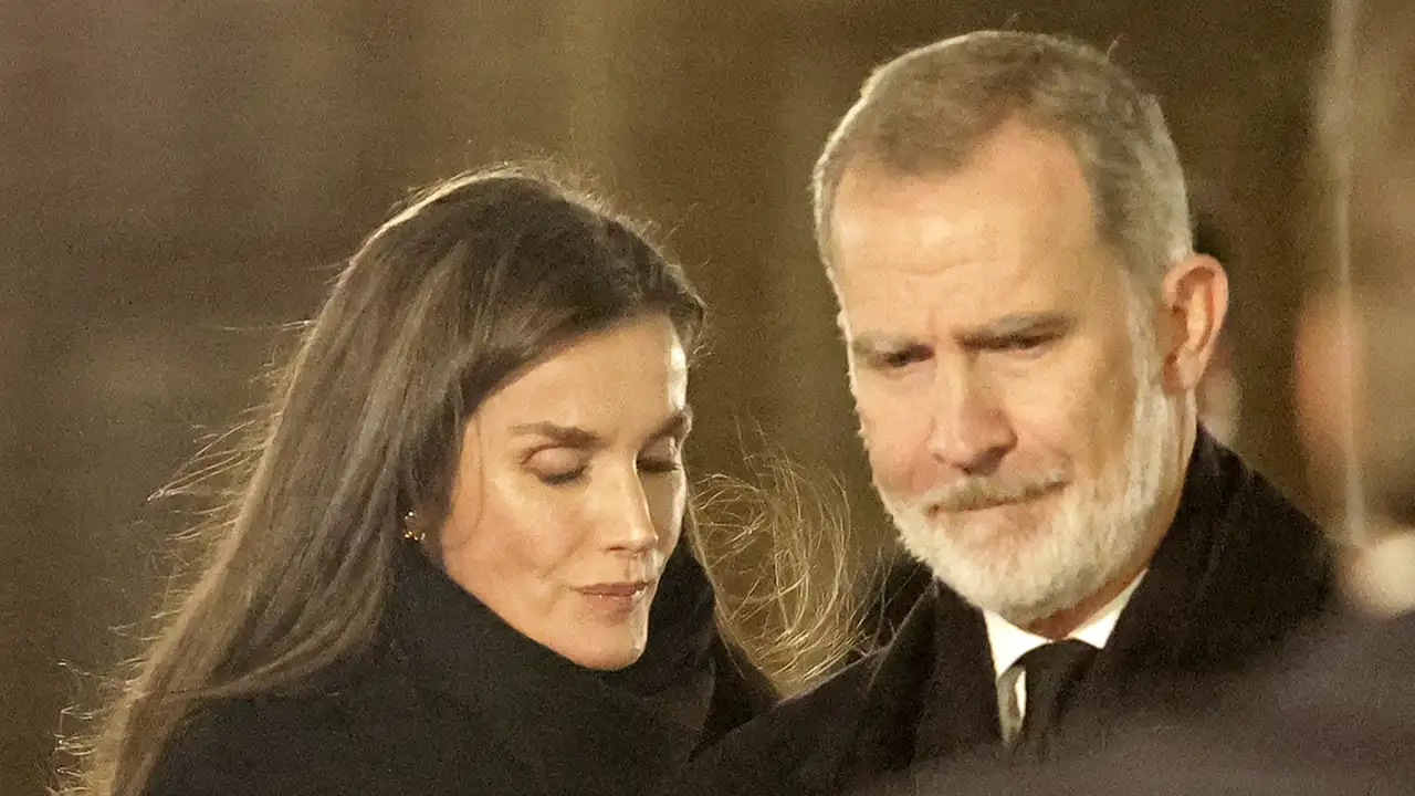 La Reina Letizia y Felipe en el funeral de Valencia