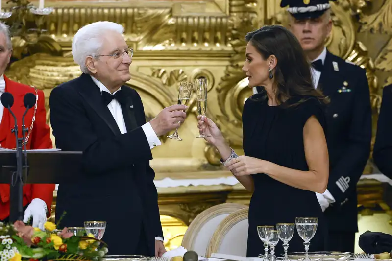 La Reina Letizia, durante el brindis en la cena de gala en Roma.