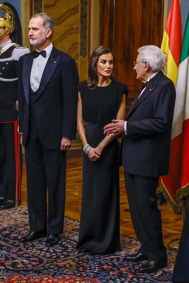 Los Reyes, Felipe y Letizia, en la cena de gala en Italia.