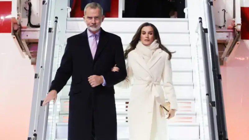 Reina Letizia en su llegada a Italia. 