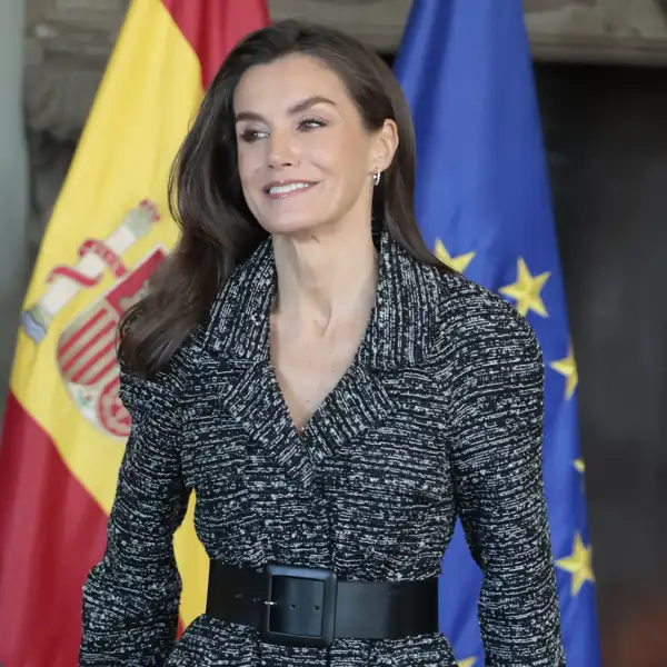 La Reina Letizia se despide de Roma con un nuevo dos piezas de tweed de Alberta Ferretti