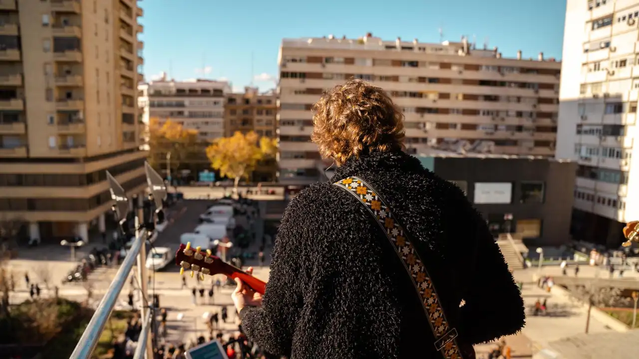 El hotel que hace historia en las alturas: Canopy by Hilton Madrid Castellana rinde homenaje a 'The Beatles' recreando el mítico 'Concierto en la Azotea'