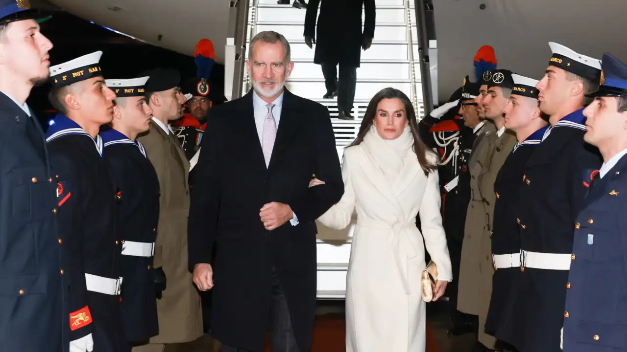 Los Reyes Felipe y Letizia a su llegada a Italia