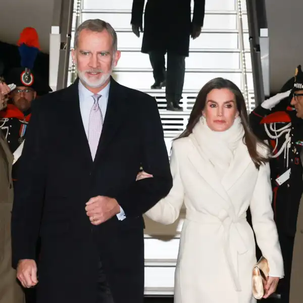 Los Reyes Felipe y Letizia a su llegada a Italia