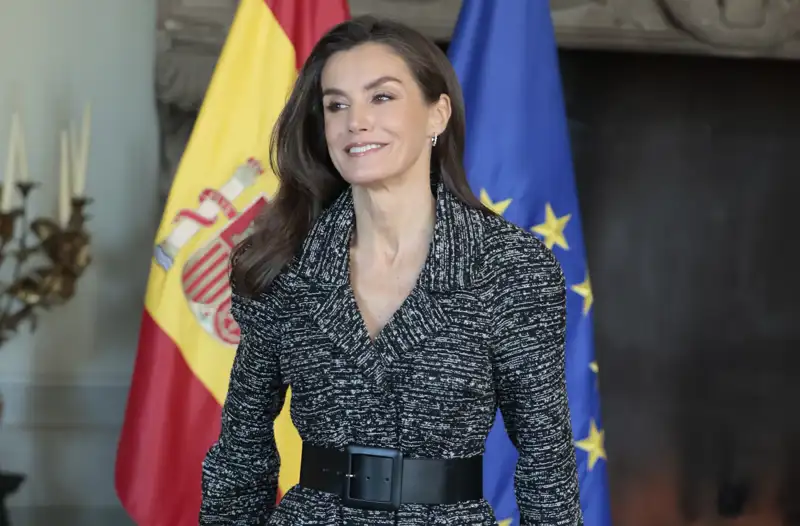 La Reina Letizia se despide de Roma con un nuevo dos piezas de tweed de Alberta Ferretti