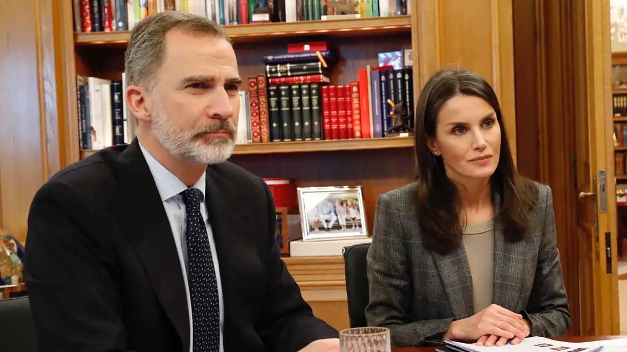 La prensa internacional se moja y define así la felicitación navideña de los Reyes Felipe y Letizia: su firme conclusión