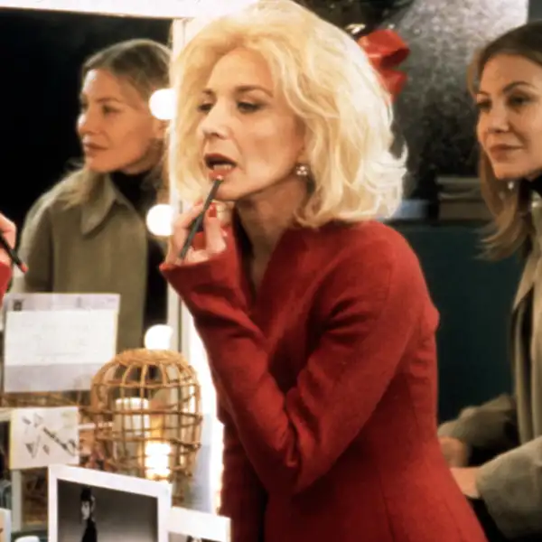 La herencia 'estilística' de Marisa Paredes: su seña de identidad, su color de la suerte y sus grandes looks