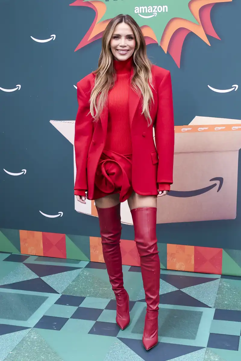 Rosanna Zanetti arrasa con un explosivo look 'todo al rojo' lleno de tendencias (y muy navideño) 