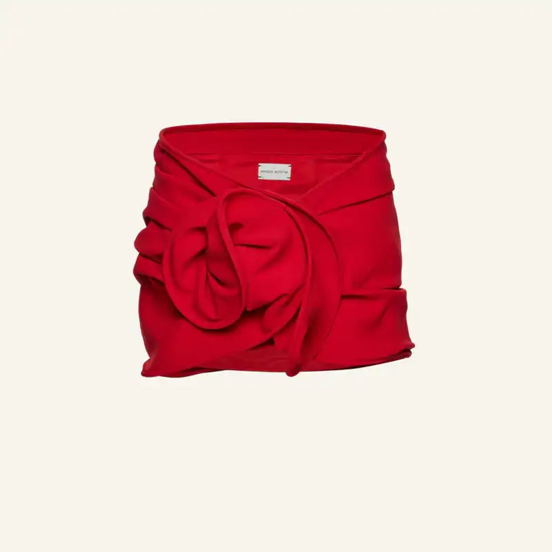 Wool rose mini skirt in red de Magda Butrym 857 euros 