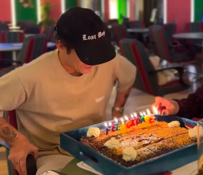 El hermano de Dulceida celebra su cumpleaños en el Bingo Las Vegas